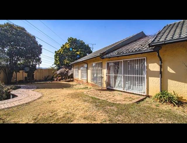 5 BEDROOM HOUSE FOR SALE IN GLENANDA